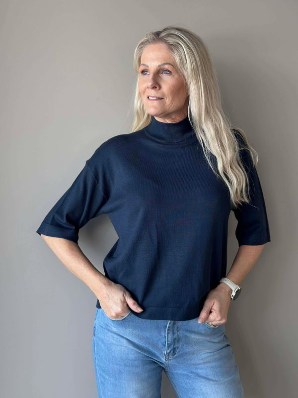 Ema Genser Navy