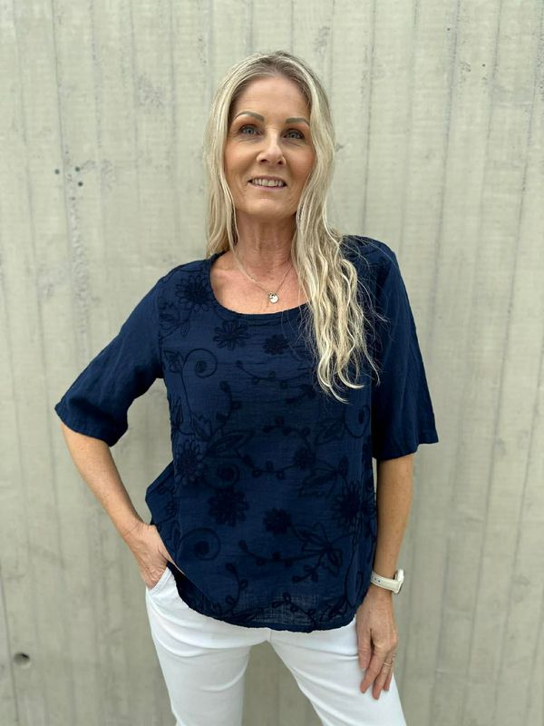 Linda Bluse Broderi Marine Blå