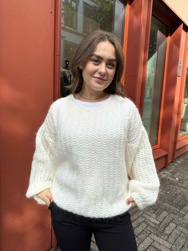 Nora Genser Offwhite