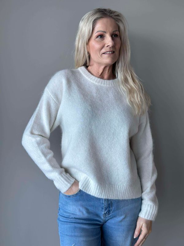 Martina Genser Offwhite