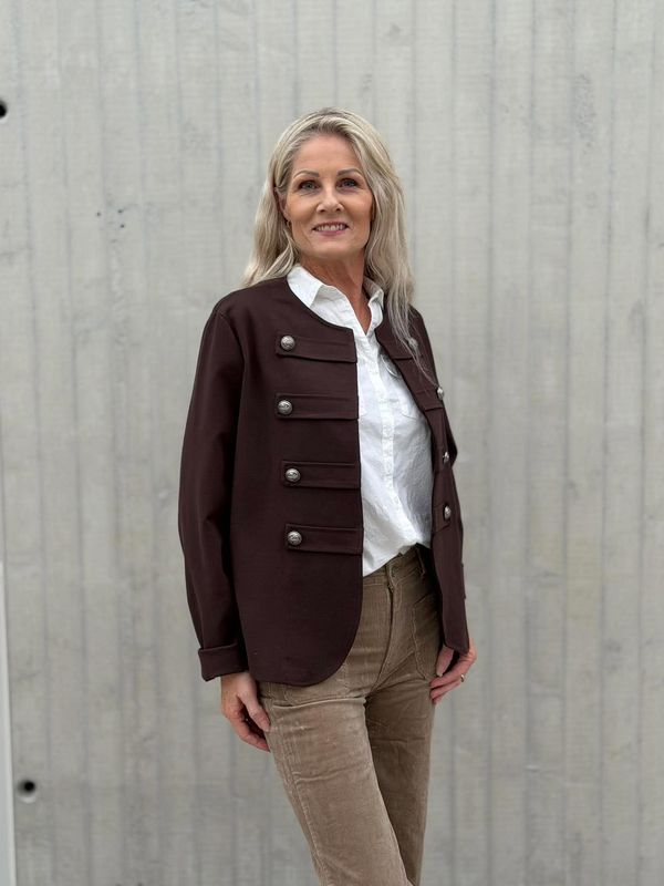 Julia Jakke Brun