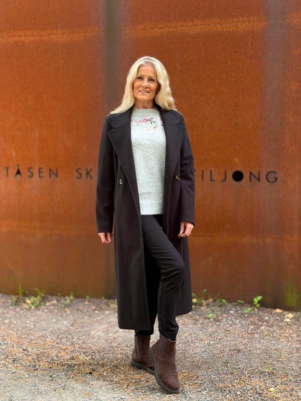 Adriana Genser Grå