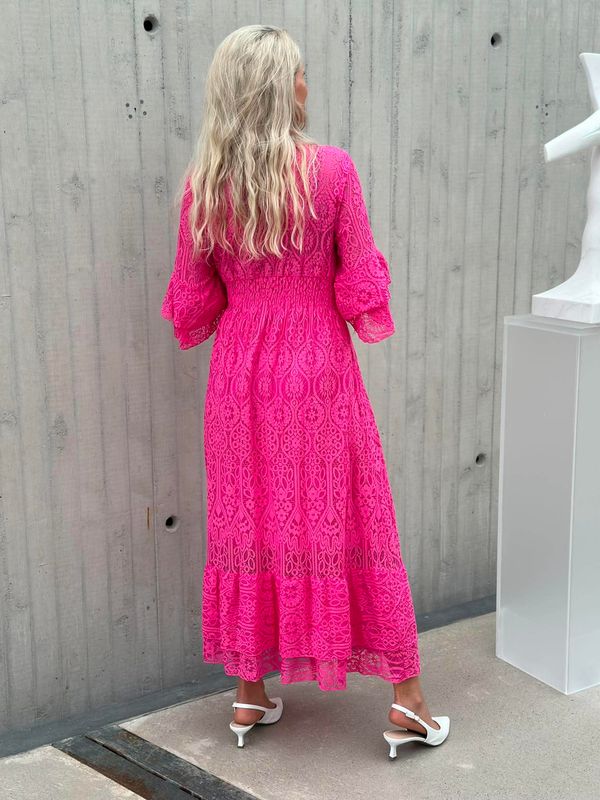 Yasmin Kjole Lang Rosa